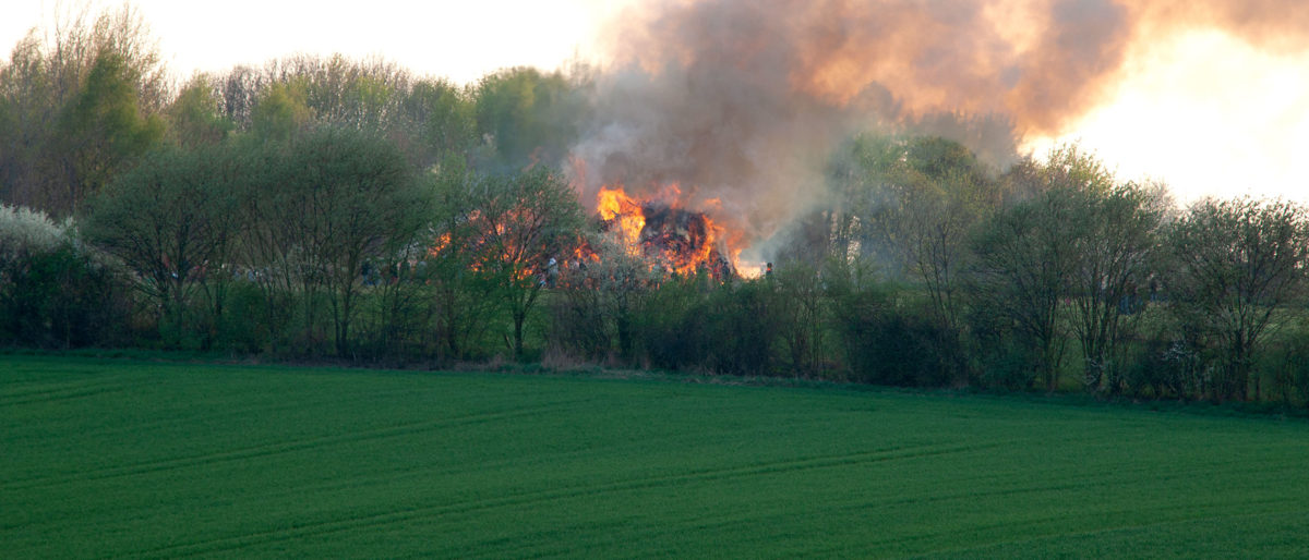 Permalink auf:Osterfeuer auf dem Wartberg